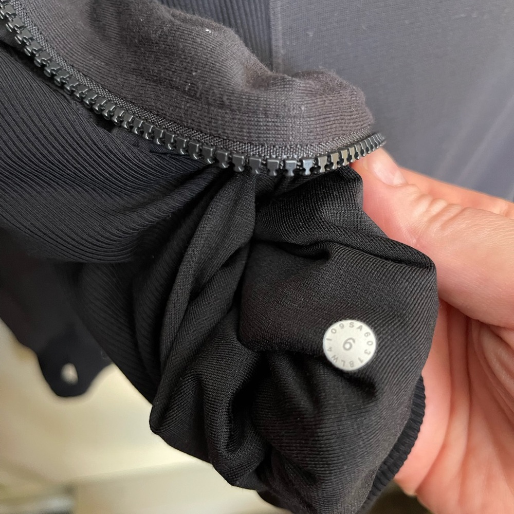 ✿ LuluLemon Reversible Jacket ✿ - Picture 3 of 6